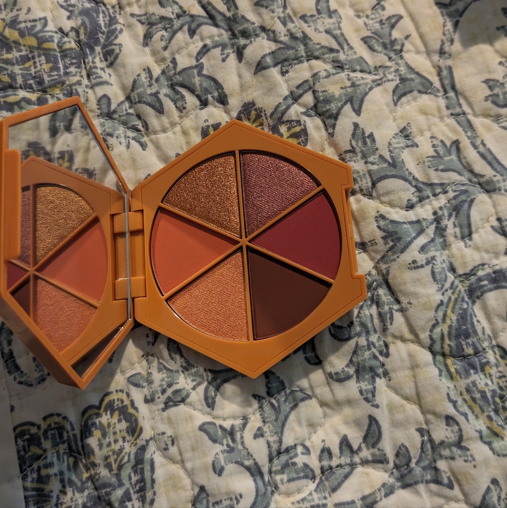 Em Cosmetics Divine Skies Eyeshadow Palette in Faded Clementine